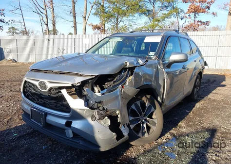 2022 Toyota Highlander Xle z USA, uszkodzony, nr VIN 5TDGZRBH2NS568220